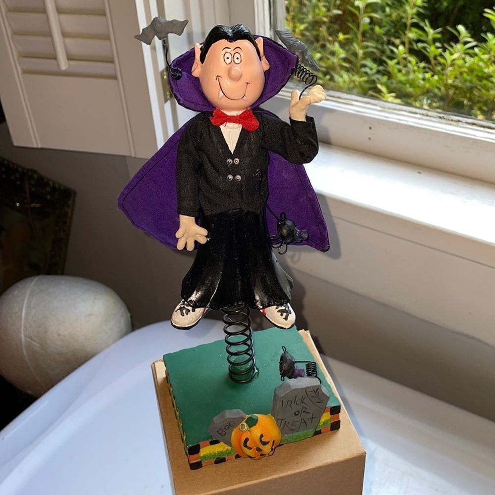 Vintage Avon 2002 Dracula‎ Halloween Standee Figurine in Original box